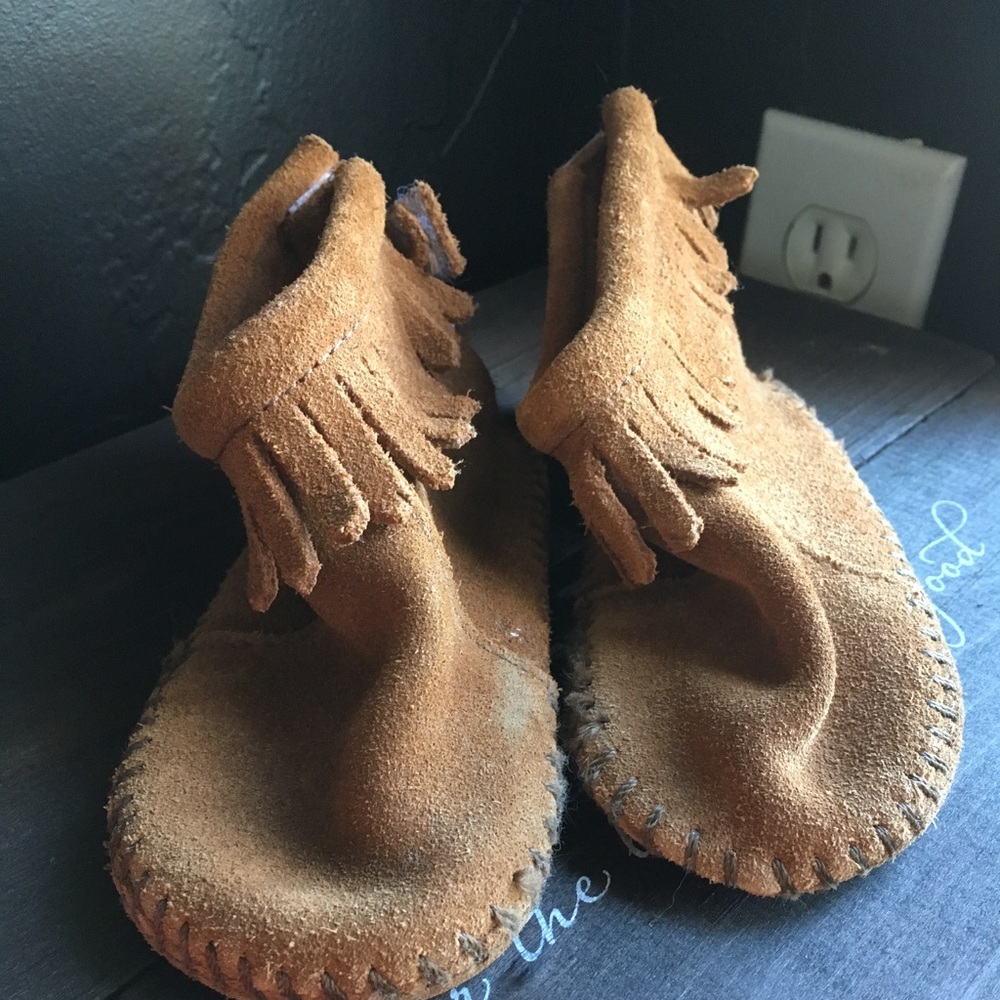 Kids Minnetonka Moccasins. Size 5